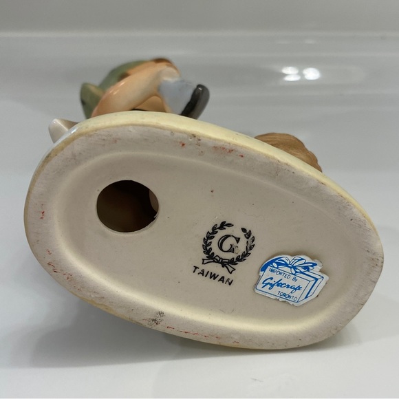 Vintage 1950’s ironing girl figurine with iron. Made in Taiwan - Picture 6 of 6